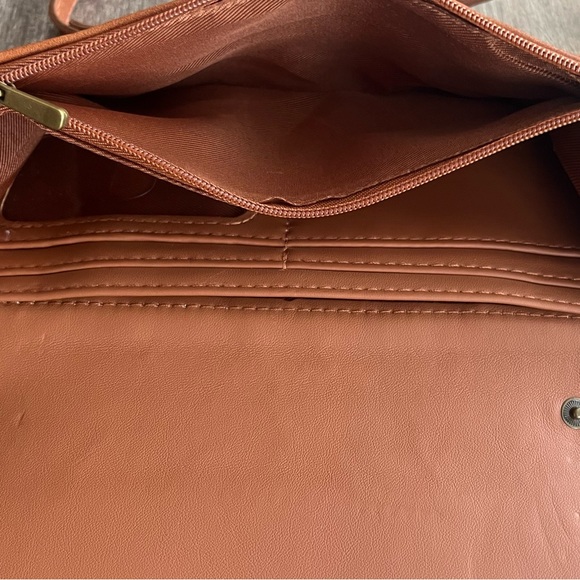 Universal Thread Crossbody - Picture 8 of 12